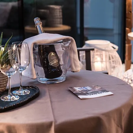 Otel Garni Park Urtijëi