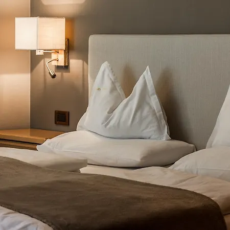 Otel Garni Park Urtijëi